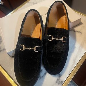 Black velvet slip-on shoe, perfect for special occasions. Suits and dressy wear.
